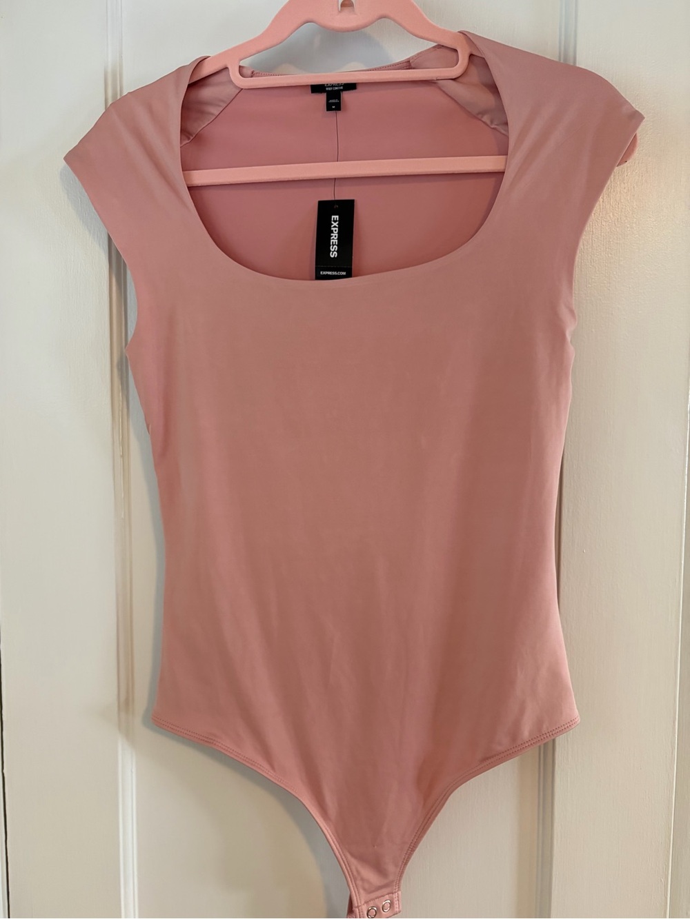 Express Women's Scoop Neck Cap Sleeve Bodysuit in Dusty Rose